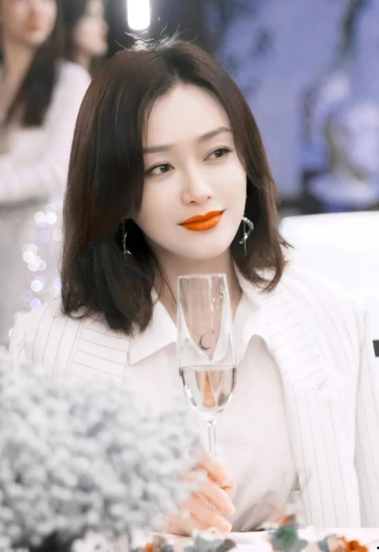 娱乐吃瓜电影经纪人,揭秘娱乐圈吃瓜电影经纪人的真实人生